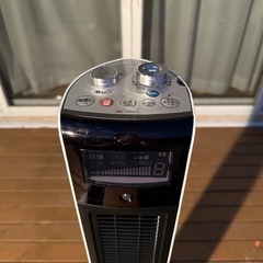 2022年製 人感センサー付きスリムタワーファンヒーターの画像