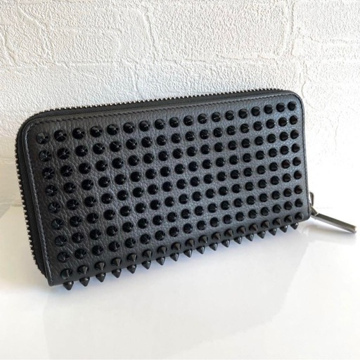 外側美品クリスチャンルブタン長財布スパイクスタッズ レザー ラウンドファスナー