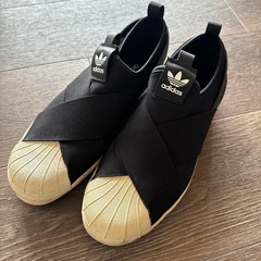 adidas スニーカー
