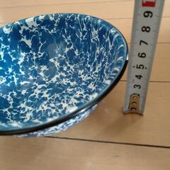 ホーローのボールの画像