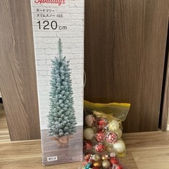 クリスマスツリーとオーナメント
