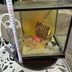 五円玉　宝船　ガラスケース付き　インテリア　オブジェ　アンティーク　縁起物　　玄関　オブジェ　置物　船の画像