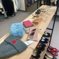 業者様、個人事業主様向け大イベント‼️卸倉庫内茶色値札全品70%OFF🤯🤯🤯完全予約制、まずはご連絡ください❗️PRADA、ヴィヴィアン・ウエストウッド、NIKE、adidas、ニューバランス、チャンピオンなどのダウン、コート、ワンピース、スニーカー、ブーツ、パンプスなど🧥👗👟👢🥿👖👚11月22日〜12月1日まで❗️入会金、ミニマムなど一切なし❗️費用は商品代金のみです❗️身分証明書や古物証明書のご提示も不要❗️の画像