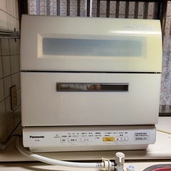 【取引中】食洗機　Panasonic NP-TR8-W 食器洗い...