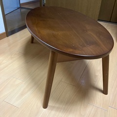 低いテーブルの画像