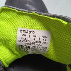 asics　フットサルシューズ　24.5の画像