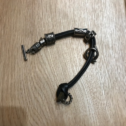 ディーゼル レザーブレスレット　ロゴパーツ