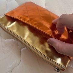 ドクターシーラボ ポーチ 光沢オレンジ × ゴールド 1点の画像