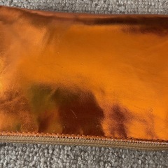 ドクターシーラボ ポーチ 光沢オレンジ × ゴールド 1点の画像