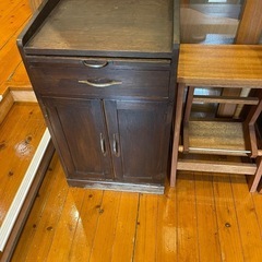 レトロな棚の画像