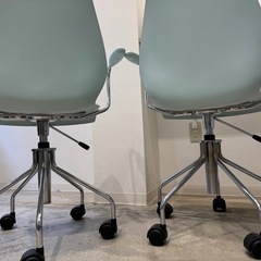 定価8.4万円】2脚 カルテルマウイチェアアームキャスターペールブルー