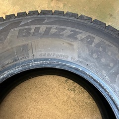 ブリヂストン　スタッドレスタイヤ2本　265/70R 16の画像