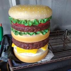 お話中ハンバーガーのオブジェ