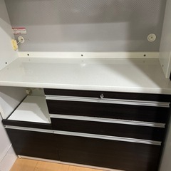 定価10万円前後　使用期間約3年　ユーアイ　食器棚の画像