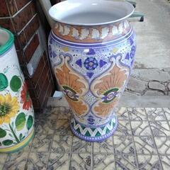 傘立て、花入れ ？