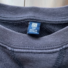 130cmユニクロ　ネイビートレーナーの画像