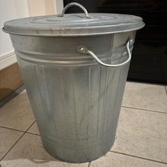 IKEA蓋付きバケツ