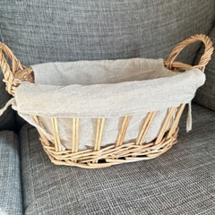 ラタンのバスケット