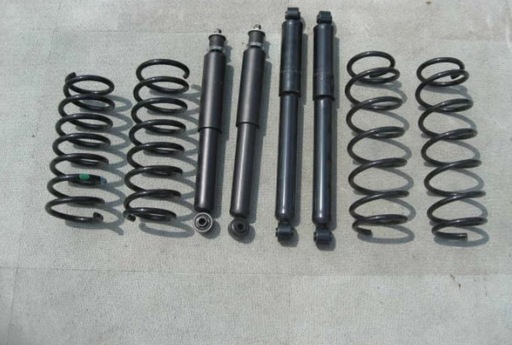 スズキジムニーJB64W純正ショックアブソーバー＋純正コイルスプリングし1台分新車外し