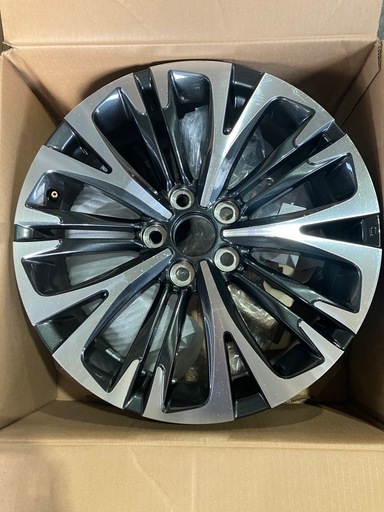 新品ヤリスホイール18インチ