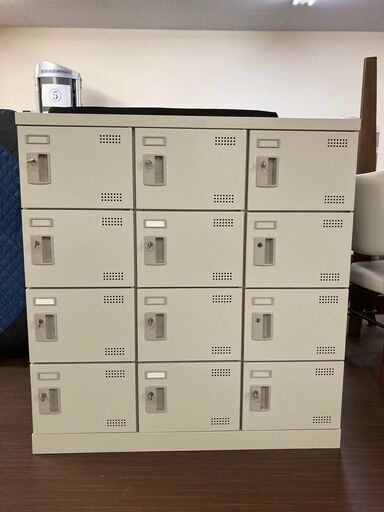 【価格再設定】訳ありシューズロッカー　12人用