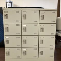 【価格再設定】訳ありシューズロッカー　12人用
