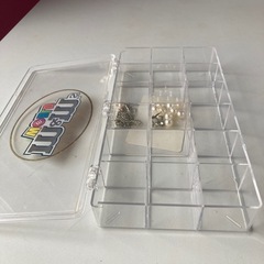 M&M's World New York 18 スロットプラスチック容器の画像