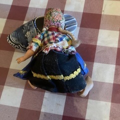 オランダの人形と木靴の置物の画像