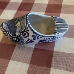 オランダの人形と木靴の置物の画像