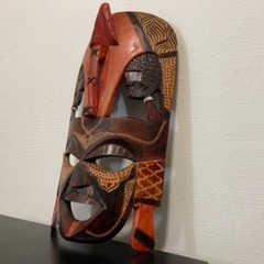 ケニア　仮面のオブジェ木製　手彫りの画像