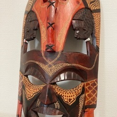 ケニア　仮面のオブジェ木製　手彫りの画像