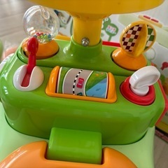 未使用品　乗用玩具　3ステップ　よくばりビジーカー　足けり　トイザらスの画像