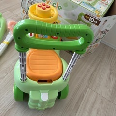 未使用品　乗用玩具　3ステップ　よくばりビジーカー　足けり　トイザらスの画像