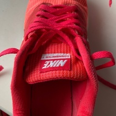 Nikeレディース用ランニングシューズの画像