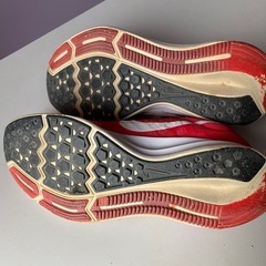 Nikeレディース用ランニングシューズの画像