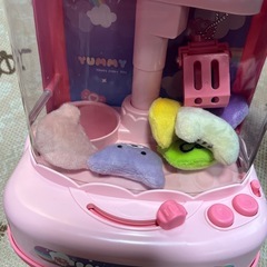 小さめ　クレーンゲーム　19センチ× 20センチ　マチ12センチ　人形6個入り　美品　1、2回使用　飴やお菓子や、消しゴム、小さな人形入れても楽しいかもです　の画像