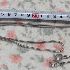 ☆ループタイ　シルバー系　未使用品　の画像