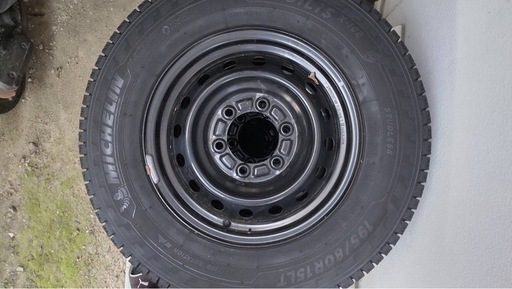 195/80R15LT ミシュランスタッドレス　ハイエース