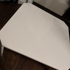 折りたたみテーブルの画像