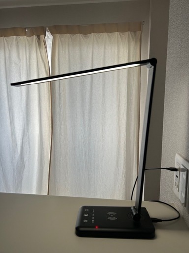 置くだけ充電　デスクライト