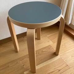 ☆週末お値下げ‼️Artek/アルテック　スツール、E60 ラミネート　ピューターカラーの画像