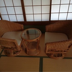 ラタンチェアテーブルセットの画像