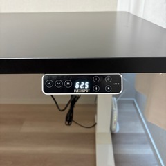 電動昇降スタンディングデスク  ブラック×ホワイト(フレキシスポット e7 Pro)の画像