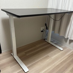 電動昇降スタンディングデスク  ブラック×ホワイト(フレキシスポット e7 Pro)の画像