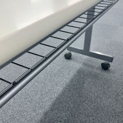 オフィスでも利用できる折りたたみテーブル（最大個数30台）の画像