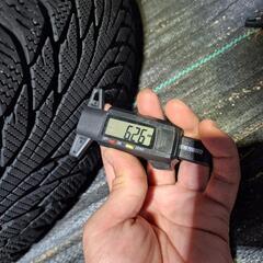 スタッドレスタイヤ　185/65r15　2020年製　5部山　訳アリの画像