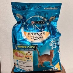 【交渉中】キャットフード　ピュリナワン 太りやすい猫用 チキン 3.4kgの画像