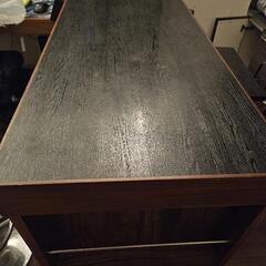 カウンターテーブル　木目調の画像