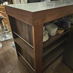 カウンターテーブル　木目調の画像