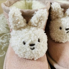 新品未使用！ベビー靴　13cm うさぎ　もこもこ　裏ボア　ムートンブーツ　シューズ　女の子の画像